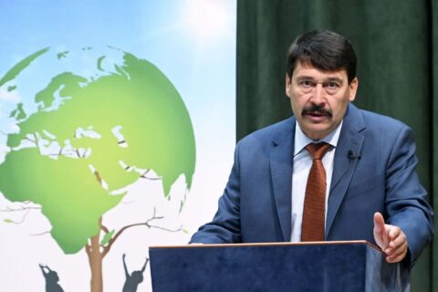 f668b9339e384922aaf3eae5938384a6